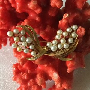 Vintage pearl brooch